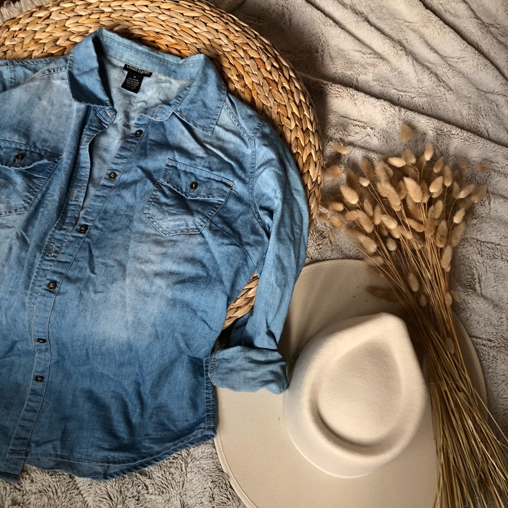 ✨Bundle 5 for $25 🏷
🦋 Denim Shirt